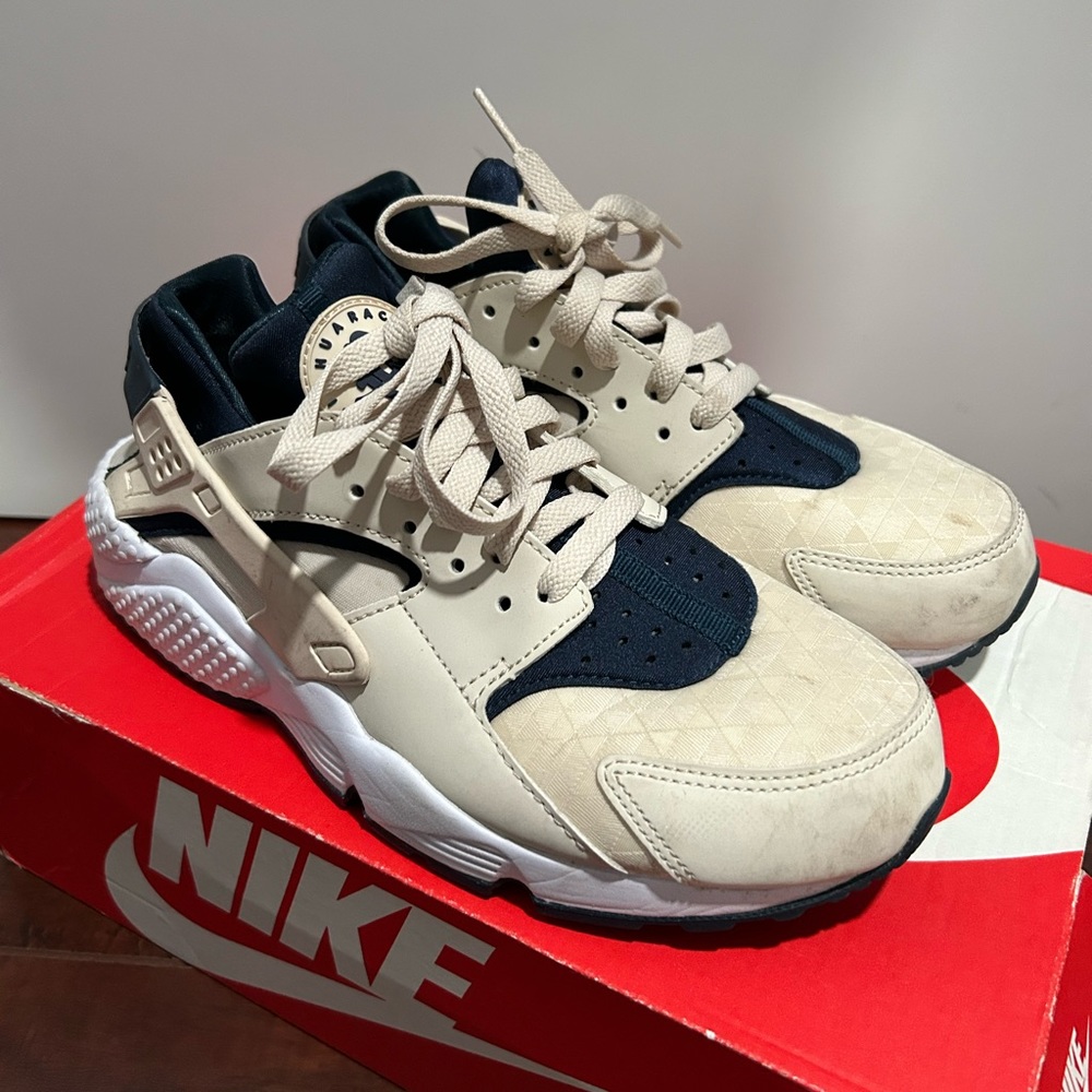 Crème/ Navy blue huaraches